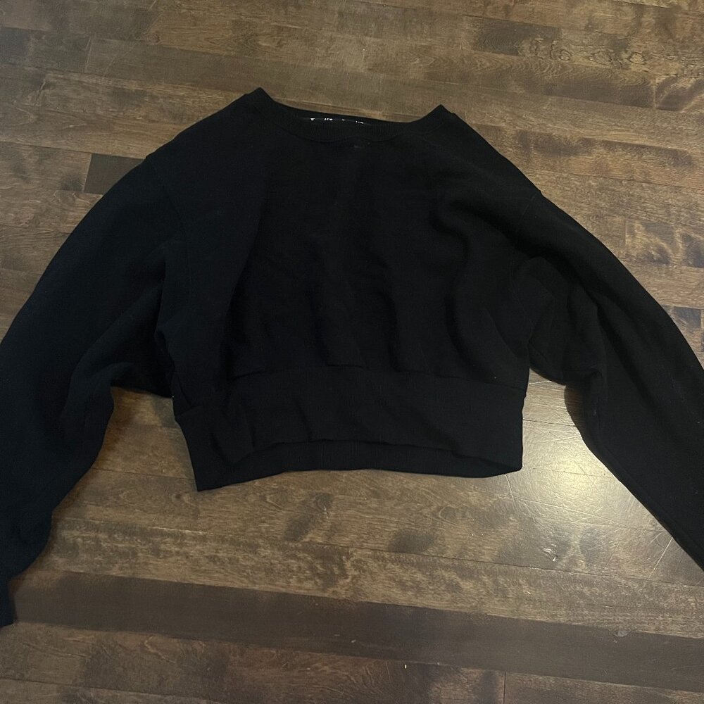 Blacked cropped crewneck